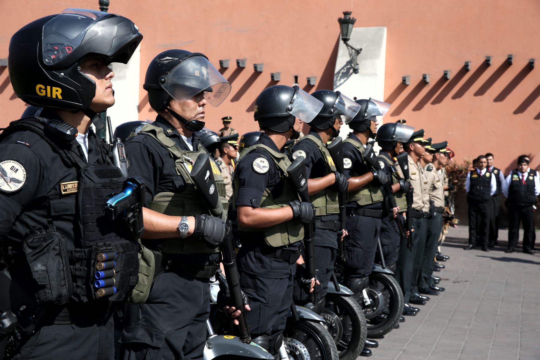 policias-peruanos.jpg